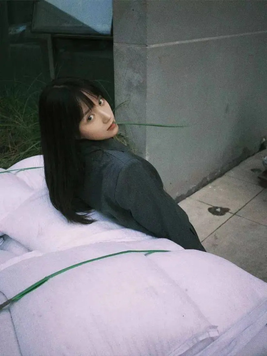 卜冠今：一组甜美可人的纯欲风写真