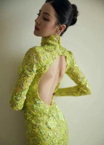 ​迪丽热巴青绿色露背绣花旗袍写真合集