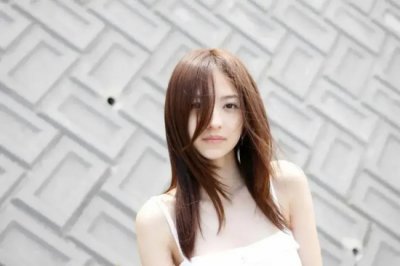 ​小苍井逢泽莉娜清纯可人，混血感气质温婉迷人