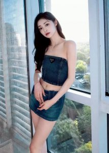 ​周洁琼牛仔抹胸短裙清凉夏日写真