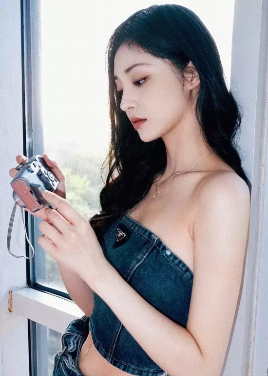 周洁琼牛仔抹胸短裙清凉夏日写真