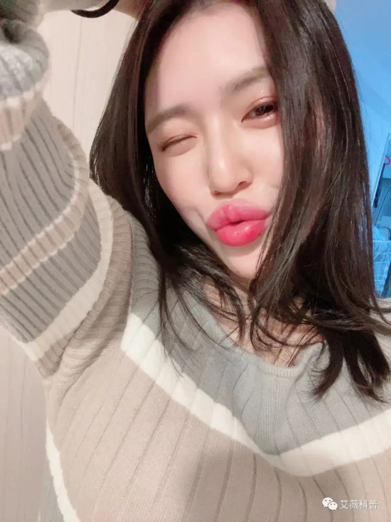 爱嘟嘴的塩見彩美图分享，迷人的嘟嘟唇！