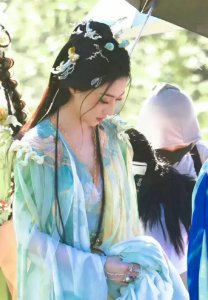 ​《狐妖小红娘》胡连馨涂山容容造型，小狐狸妆造特别好看