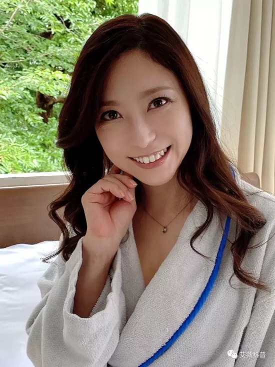 业界校长白木优子写真分享，岐阜县最美风景！