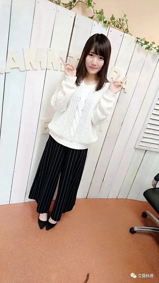气质不凡的菊川みつ葉写真分享，行走的画卷！