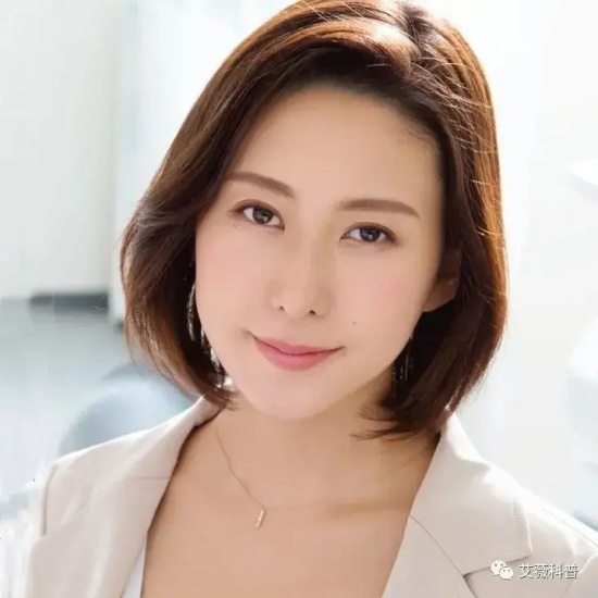 又酷又飒的松下纱荣子美图分享，最炫OL风！