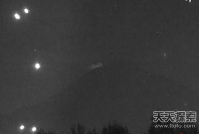 ​墨西哥火山惊现球体和长形异物！