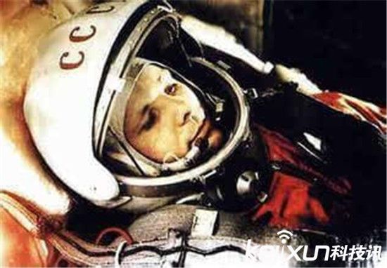 外星人一直在监视地球！月球竟是外星人太空船