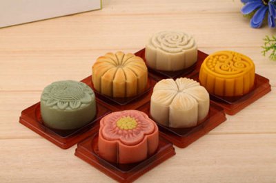 ​中秋节吃月饼的来历简单介绍 中秋节吃月饼的传说故事