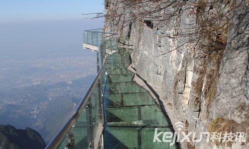 盘点全球让人双脚颤抖的6大景点华山第一天险