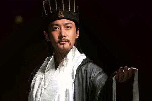 鲁肃多次劝阻孙权不可降操,就此改变东吴局势