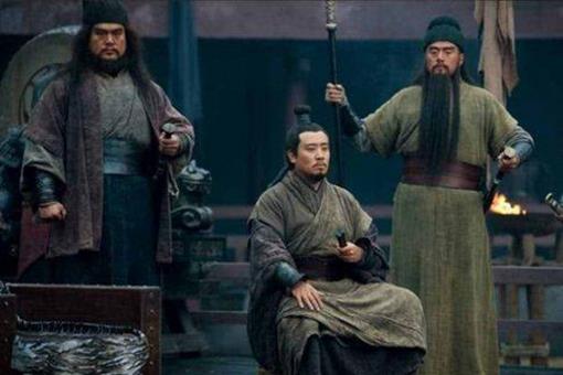 刘备是如何做到从卖草鞋到建立蜀汉的?