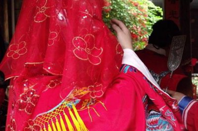 ​古代新娘子出家为何头上要盖红布盖?