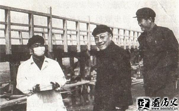 高树勋视察企业情况