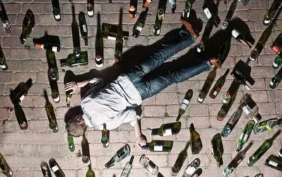 ​喝葡萄酒会醉酒吗(醉酒呕吐可以喝藿香正气水吗?)