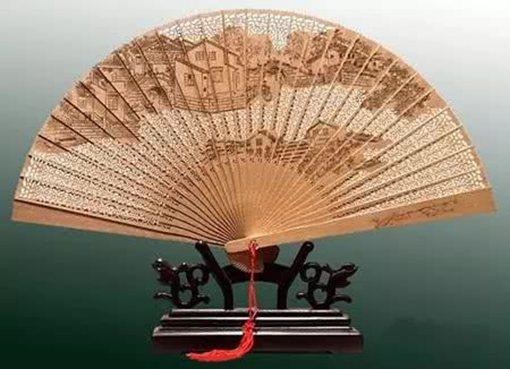 古代人的扇子除了扇风还有什么作用?