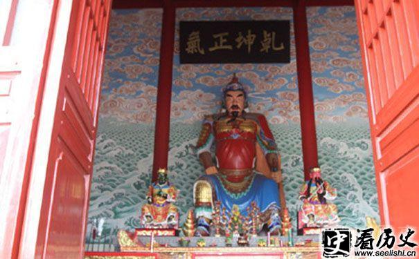 张巡塑像