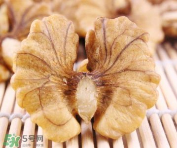 ​青皮核桃和干核桃哪个营养高？有什么区别？