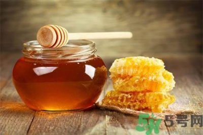 ​蜂蜜不能和什么一起吃？哪些人不能吃蜂蜜？