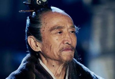 ​为什么颇有能力的贾诩愿意跟着李傕郭汜呢？