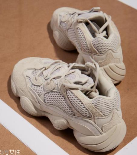 yeezy500真假对比 教你成为鉴定大师