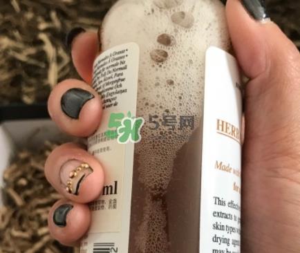 科颜氏金盏花水和黛珂紫苏水哪个好？金盏花和紫苏水对比