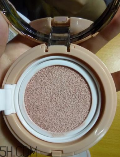 韩熙贞矿物气垫霜油不油？适合油皮吗？