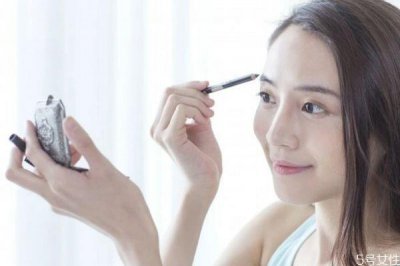 ​为什么画眉毛不上色 为什么画眉毛容易坨块