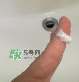 一叶子补水洁面乳怎么样？一叶子补水洗面奶好用吗？