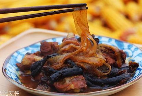 野生榛蘑怎么吃 炖肘子好吃又营养