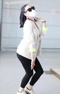 ​钟丽缇几个女儿（钟丽缇的三个女儿颜值高吗）
