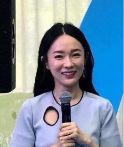 ​高清镜头下的明星，霍思燕油腻，唐嫣满脸斑，关晓彤惊艳到我了！