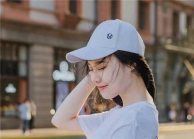 ​女生约会带闺蜜说明什么？该如何应对？