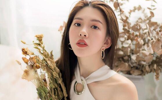 和女生第一次见面聊什么比较好