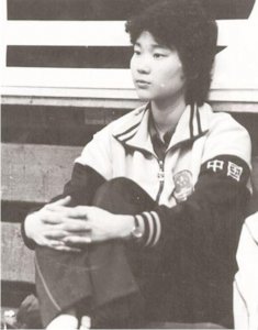 ​她7夺世界冠军，曾嫁国乒教练，今57岁似少女，与二婚老公秀恩爱