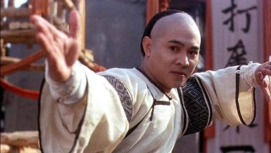 李连杰笑谈“被死亡”，虽然目前还能行走，但医生曾给出2种选择