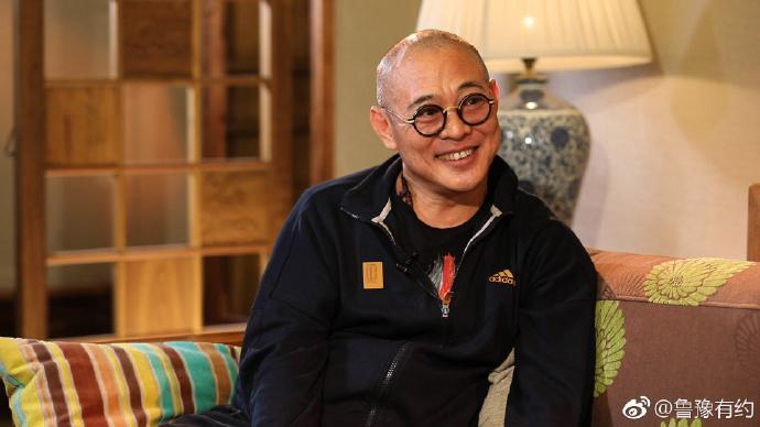 李连杰笑谈“被死亡”，虽然目前还能行走，但医生曾给出2种选择