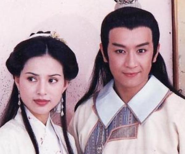 李若彤陈浩民同框出现，神仙姐姐依旧，而段公子已是四个孩子的爹