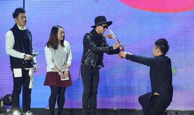 杜海涛为何解约湖南快本，撕掉标签，去签约贾乃亮工作室？