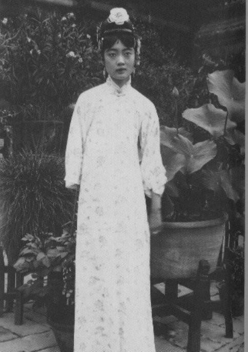 《甄嬛传》中各个妃子貌美如花，但是古代妃子真实照片却能亮瞎眼