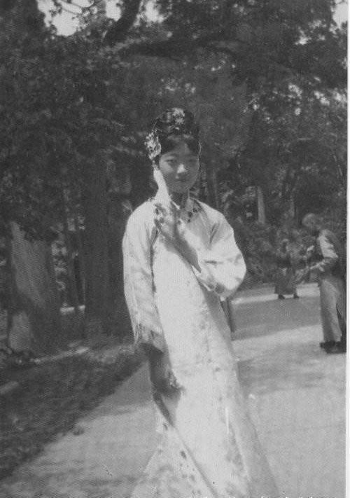 《甄嬛传》中各个妃子貌美如花，但是古代妃子真实照片却能亮瞎眼