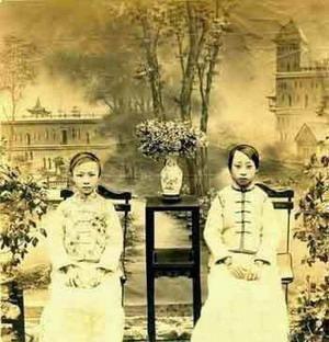 《甄嬛传》中各个妃子貌美如花，但是古代妃子真实照片却能亮瞎眼
