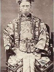 《甄嬛传》中各个妃子貌美如花，但是古代妃子真实照片却能亮瞎眼