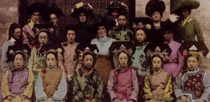 《甄嬛传》中各个妃子貌美如花，但是古代妃子真实照片却能亮瞎眼