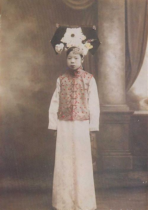 《甄嬛传》中各个妃子貌美如花，但是古代妃子真实照片却能亮瞎眼