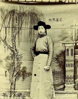 《甄嬛传》中各个妃子貌美如花，但是古代妃子真实照片却能亮瞎眼