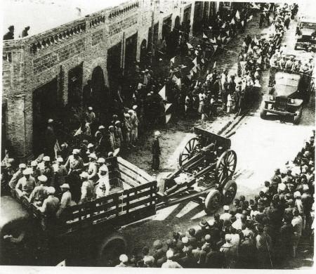 1950年，此匪钻进贺兰山成立“黑虎军”，声称三年内夺回西北五省