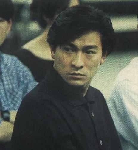 1993年7月黄家驹的葬礼有他一生挚爱的物品陪伴，足矣！