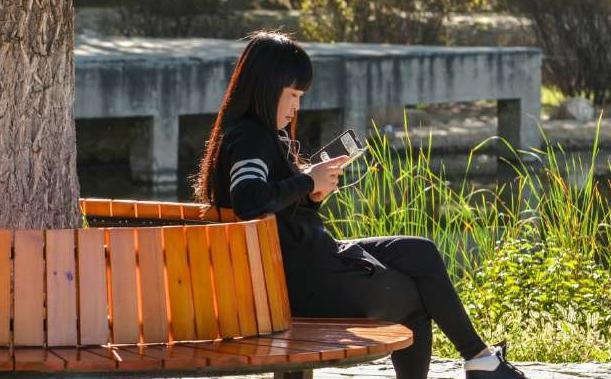 在男人眼里，有气质的女人往往具备这些特点，与外貌关系不大