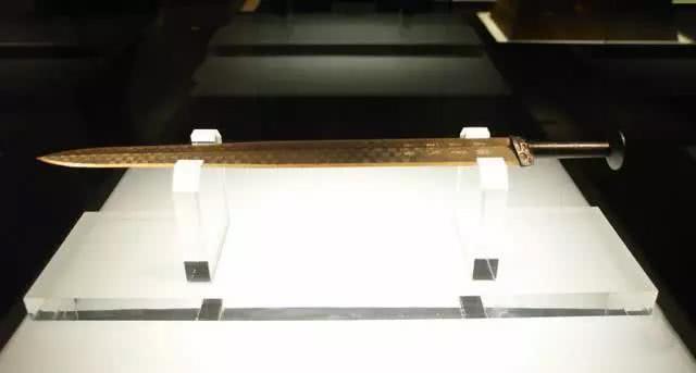 中国十大古代名剑排行，轩辕剑、赤霄剑、鱼肠剑等，你知道几个？